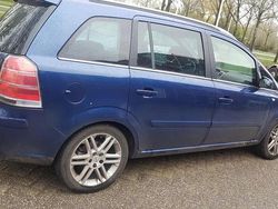Blauw Gebruikt 2007 Opel Zafira Executive MPV | € 2.100