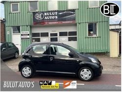 Zwart Gebruikt 2012 Toyota Aygo Hatchback | € 3.950 (Eerlijke prijs)
