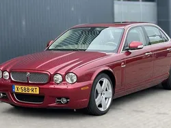 Rood, metallic lak Gebruikt 2008 Jaguar XJ8 Sedan | € 27.225