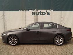 Grijs, metallic lak Gebruikt 2020 Mazda 3 Comfort Sedan | € 14.900