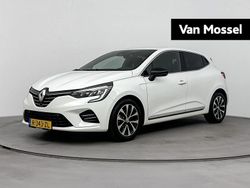 Wit Gebruikt 2022 Renault Clio V Techno Hatchback | € 18.435 (Eerlijke prijs)