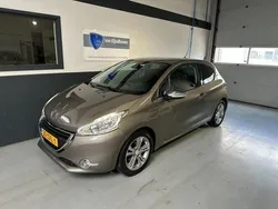 Grijs Gebruikt 2013 Peugeot 208 Allure Hatchback | € 4.499 (Eerlijke prijs)