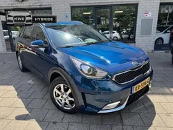 Blauw, metallic lak Gebruikt 2016 Kia Niro SUV | € 12.500 (Eerlijke prijs)