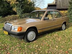Bruin Gebruikt 1984 Mercedes 190 Sedan | € 11.500