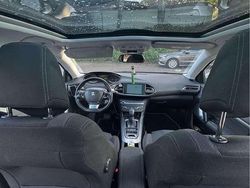 Wit Gebruikt 2015 Peugeot 308 MPV | € 6.000 (Eerlijke prijs)