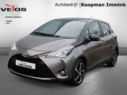 Grijs, metallic lak Gebruikt 2020 Toyota Yaris Hybrid Executive Hatchback | € 18.950 (Super prijs)
