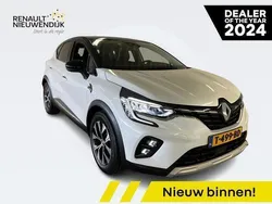 Wit nacre met dak in sterzwart Gebruikt 2023 Renault Captur Techno SUV | € 26.445 (Eerlijke prijs)