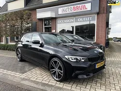 Zwart Gebruikt 2020 BMW 318 Executive Stationwagen | € 27.450 (Eerlijke prijs)