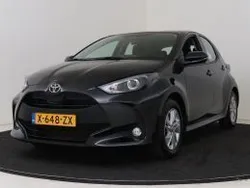Zwart, metallic lak Gebruikt 2024 Toyota Yaris Active Hatchback | € 23.445 (Eerlijke prijs)