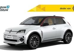 Twotone blanc nacre / noir etoile Gebruikt 2024 Renault R5 Iconic Hatchback | € 34.190