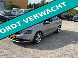 Geel Gebruikt 2017 Skoda Octavia Business Line Hatchback | € 10.495 (Duur)