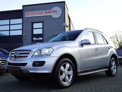 Grijs, metallic lak Gebruikt 2006 Mercedes ML500 SUV | € 11.495 (Eerlijke prijs)
