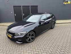 Zwart Gebruikt 2022 BMW 320 M Sport Stationwagen | € 34.999 (Eerlijke prijs)