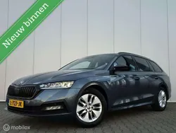 Grijs, metallic lak Gebruikt 2021 Skoda Octavia Sport Stationwagen | € 14.440 (Eerlijke prijs)