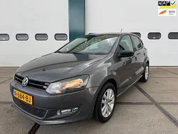 Grijs, metallic lak Gebruikt 2011 VW Polo Highline Hatchback | € 6.925 (Eerlijke prijs)