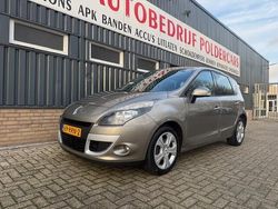 Bruin (metallic) Gebruikt 2009 Renault Scénic III Dynamique MPV | € 3.750 (Eerlijke prijs)
