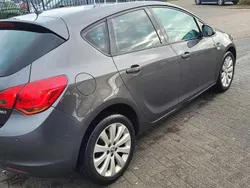 Grijs Gebruikt 2011 Opel Astra Edition Hatchback | € 4.250 (Eerlijke prijs)