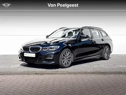 Saphirschwarz metallic (zwart metallic) Gebruikt 2021 BMW 318 Basis Stationwagen | € 28.900 (Goede deal)
