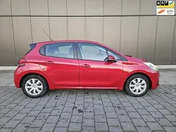 Rood Gebruikt 2017 Peugeot 208 Hatchback | € 6.999 (Eerlijke prijs)