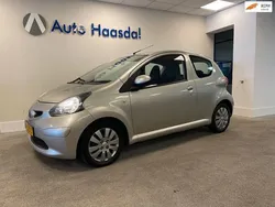Bruin, metallic lak Gebruikt 2007 Toyota Aygo Hatchback | € 3.250 (Iets duurder)