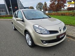 Beige Gebruikt 2007 Renault Clio II Initiale Hatchback | € 4.950 (Eerlijke prijs)