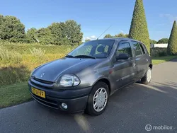 Bruin Gebruikt 2001 Renault Clio II Hatchback | € 900 (Eerlijke prijs)