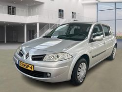 Zilver Gebruikt 2009 Renault Mégane III Business Hatchback | € 2.695 (Eerlijke prijs)