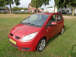 Rood, metallic lak Gebruikt 2008 Mitsubishi Colt Stationwagen | € 1.250
