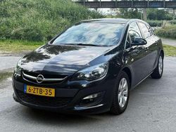 Zwart Gebruikt 2015 Opel Astra Edition Hatchback | € 6.950 (Eerlijke prijs)