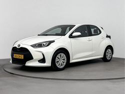 Wit Gebruikt 2022 Toyota Yaris Hybrid Comfort Hatchback | € 20.945 (Eerlijke prijs)