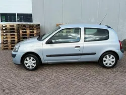 Grijs Gebruikt 2004 Renault Clio II Authentique Hatchback | € 1.950 (Eerlijke prijs)