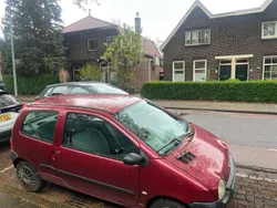 Rood Gebruikt 2002 Renault Twingo Authentique Hatchback | € 700 (Eerlijke prijs)