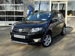 Zwart Gebruikt 2015 Dacia Sandero Lauréate Hatchback | € 6.749 (Eerlijke prijs)