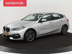 Grijs Gebruikt 2021 BMW 118 Sport Line Hatchback | € 21.400 (Goede deal)