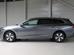 Grijs Gebruikt 2024 VW Passat Business Stationwagen | € 38.950 (Eerlijke prijs)