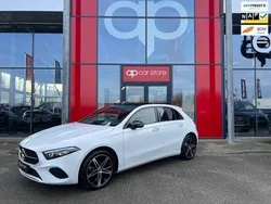 Wit, metallic lak Gebruikt 2023 Mercedes A250 Luxury Hatchback | € 33.999 (Goede deal)