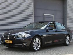 Blauw, metallic lak Gebruikt 2011 BMW 528 Executive Sedan | € 16.999 (Eerlijke prijs)
