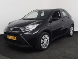 Zwart Gebruikt 2023 Toyota Aygo Play Hatchback | € 15.940 (Eerlijke prijs)