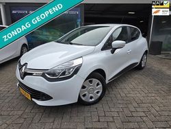 Wit Gebruikt 2016 Renault Clio IV Expression Hatchback | € 6.999 (Eerlijke prijs)