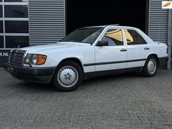 Wit Gebruikt 1986 Mercedes 200 | € 9.495