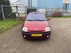 Rood (metallic) Gebruikt 2001 Renault Clio II Hatchback | € 1.699 (Goede deal)