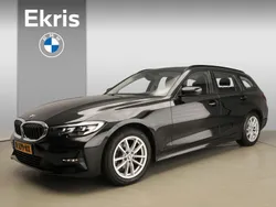 Zwart, metallic lak Gebruikt 2020 BMW 318 Executive Stationwagen | € 27.900 (Eerlijke prijs)