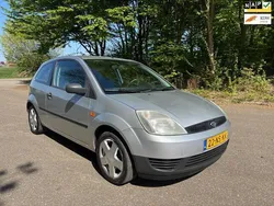 Grijs Gebruikt 2004 Ford Fiesta Ambiente Hatchback | € 1.450 (Eerlijke prijs)