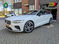 Wit Gebruikt 2020 Volvo V60 R-Design Stationwagen | € 37.900 (Eerlijke prijs)