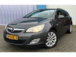 Grijs, metallic lak Gebruikt 2011 Opel Astra Cosmo Stationwagen | € 3.750 (Iets duurder)