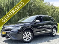 Zwart Gebruikt 2024 VW Tiguan Life SUV | € 41.945 (Super prijs)