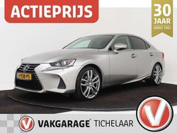 Grijs, metallic lak Gebruikt 2017 Lexus IS300h Sedan | € 18.444 (Goede deal)