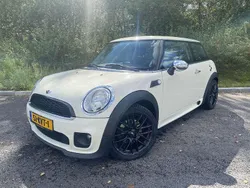 Gebruikt 2010 Mini John Cooper Works Hatchback | € 3.399