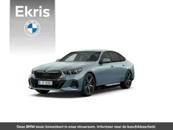 Groen Nieuw 2025 BMW 530e M Sport Sedan | € 82.176 (Goede deal)