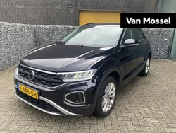 Zwart Gebruikt 2022 VW T-Roc Life SUV | € 24.400 (Eerlijke prijs)